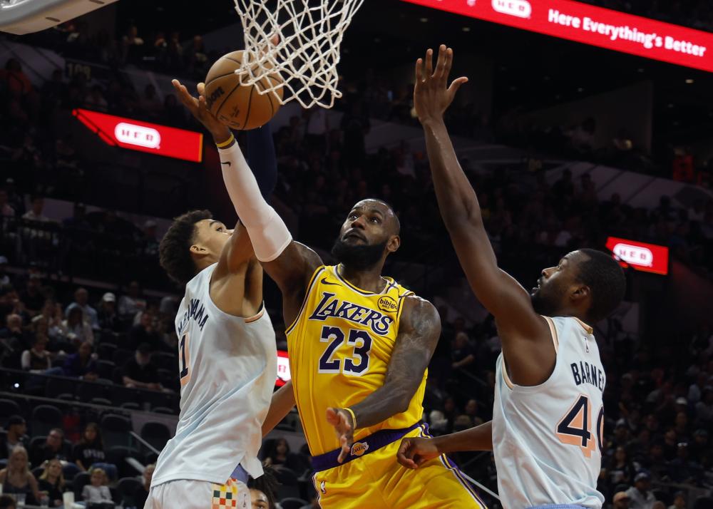 观众屏住呼 观众屏住呼